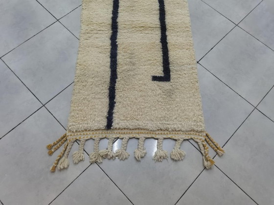 Image 1 of Tapis marocain traditionnel en laine 350cmx100cm