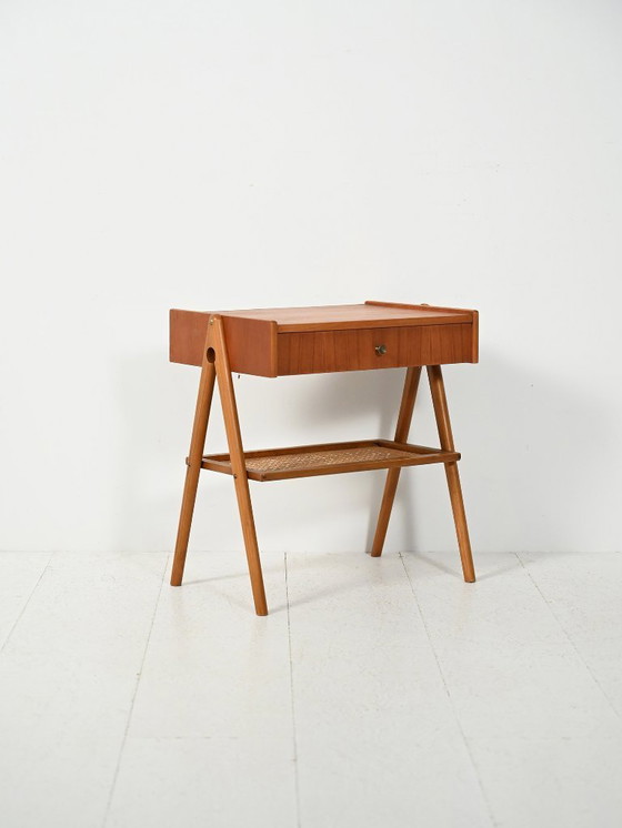 Image 1 of Comodino vintage scandinavo in teak con canna di Vienna