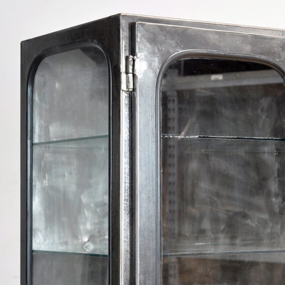 Image 1 of Armoire médicale vintage, années 1970