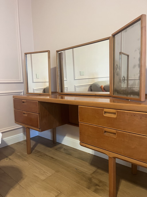 Vintage-Italiener machen Möbel aus