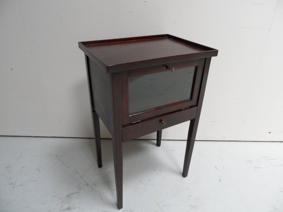 Image 1 of Antiek eiken vitrinekastje