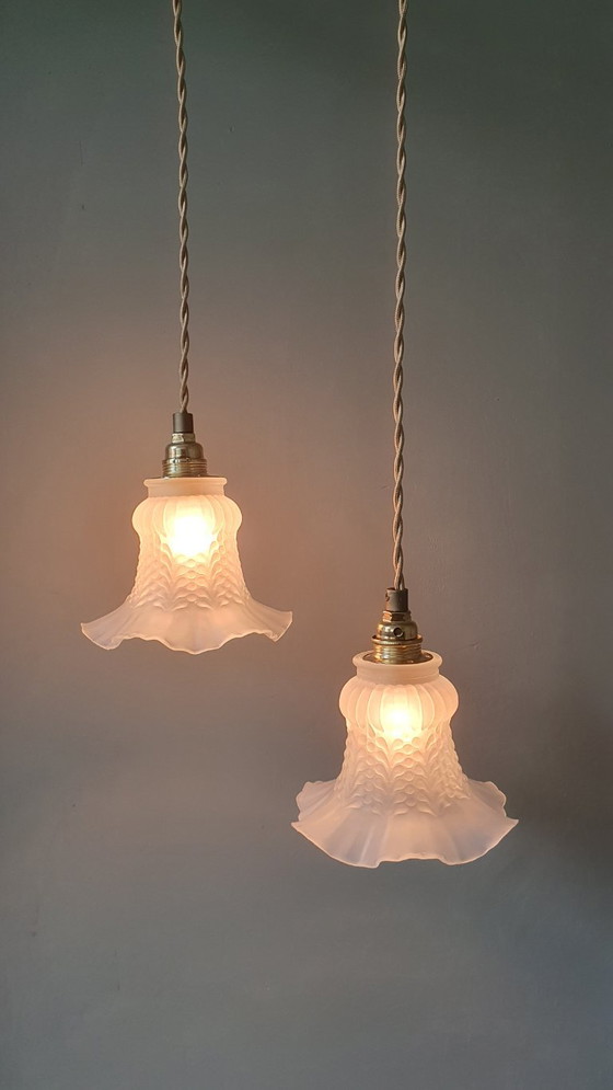 Set di lampade a sospensione vintage antiche in vetro satinato. – Metal (photo 2 of 18)