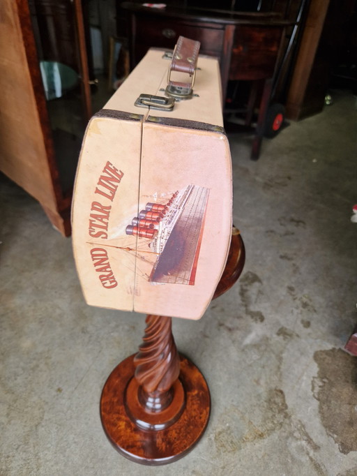 Super nice vintage suitcase