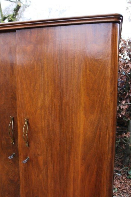 Image 1 of Vintage (jaren 30-50) 3-deurs houten kledingkast, 2x 1/3 leg en 1/3 hang