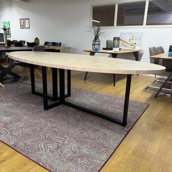 Image 1 of 1x Eris Oval Dining Table