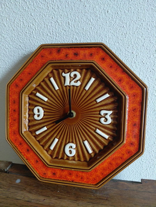 Reloj de lava al estilo de Alemania Occidental