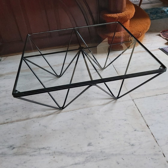 Image 1 of Beautiful modern coffee table in black lacquered metal and glass top