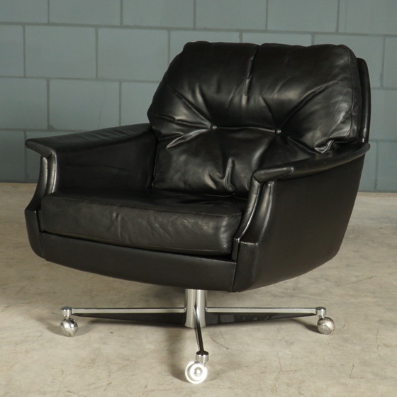 Image 1 of Set vintage lederen draaifauteuil met hocker – jaren 70