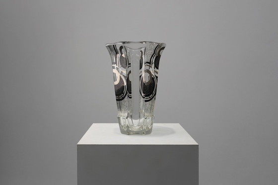 Image 1 of Art-Deco-Glasvase mit schwarzer grafischer Verzierung, Frankreich, um 1940