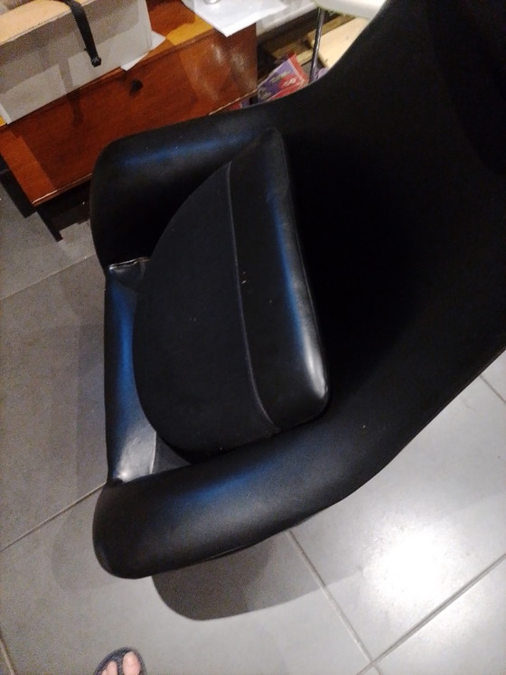 Image 1 of Fauteuil pivotant similicuir noir vintage 