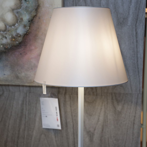Image 1 of Lampadaire Artemide Melampo