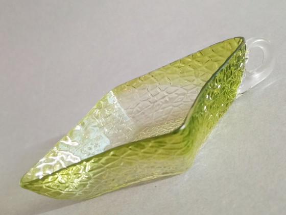 Image 1 of Kralik art-deco/jugendstil emerald crystal martele-decorated serving bowl with handle, 1910s