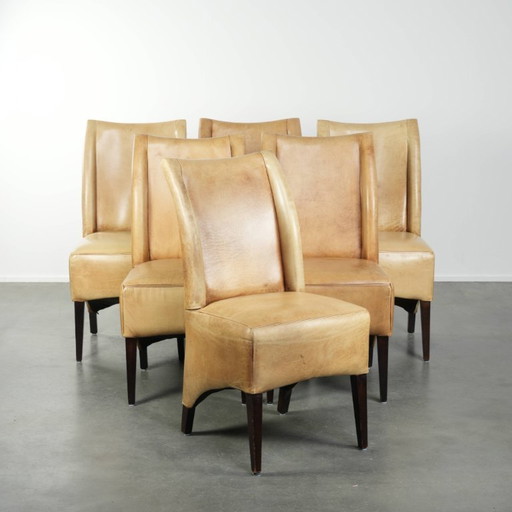 6 chaises de salle à manger en cuir de vachette clair, avec une belle couleur claire, une assise confortable et un dossier haut.