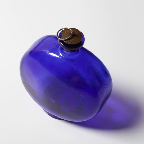 Image 1 of Zeldzame vintage kobaltblauwe karaf / Glazen fles uit het midden van de 20e eeuw met kurk / Ruda Glasbruk / Zweden / jaren 70