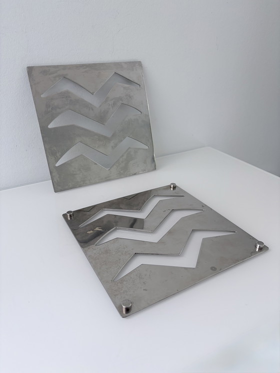 Set of 2 Stainless Steel Coasters Geometric Design – Table accessories, Aluminium, rvs (photo 5 of 8)