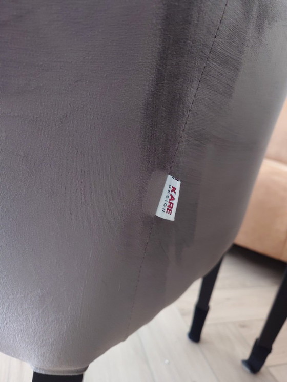 Image 1 of 6 Grijze fluwelen stoel met armleuningen Kare Design