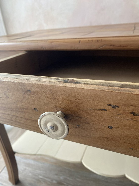 Image 1 of Consola rústica antigua estilo Luis XV en madera maciza de cerezo: elegante estilo campestre.