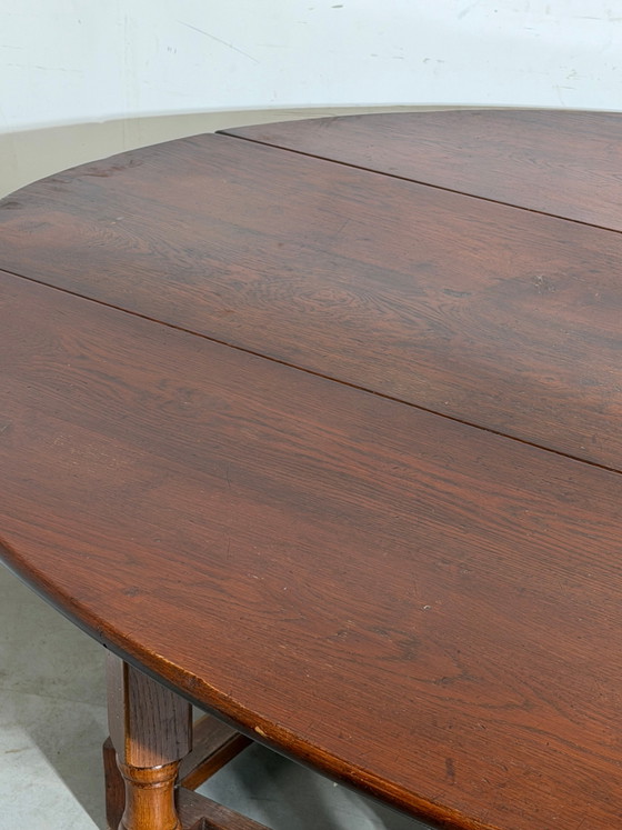 Mesa de comedor plegable antigua de roble macizo – 150 x 198 cm – Extensible con alas abatibles (photo 4 of 7)