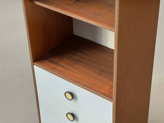 Image 1 of Armoire haute étroite de style milieu du siècle avec tiroirs, années 1960