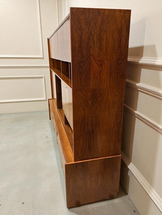 Image 1 of Armario de pared de palisandro – sólido y de estilo de mediados de siglo – 246 cm