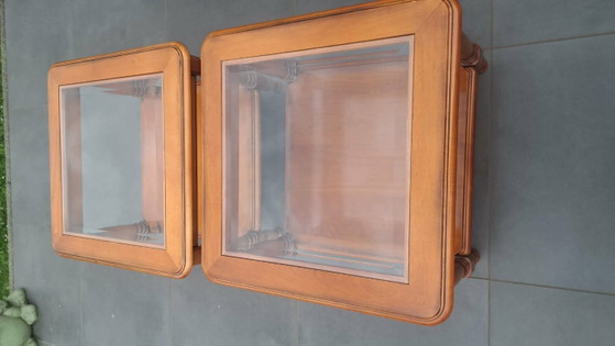 Image 1 of Set van 2 Klassieke Italiaanse Bijzettafels / Salontafels (60x60 cm) – Hout & Glas