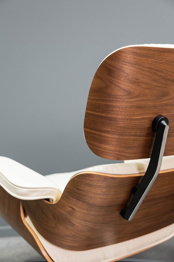 Image 1 of Sillón Eames + otomana