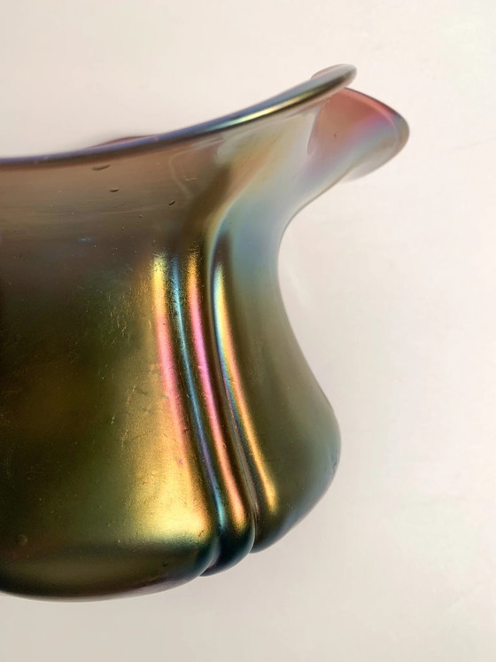 Vaso in vetro iridescente Loetz con apertura a forma di fiore, anni '40 – Vasi (photo 8 of 9)