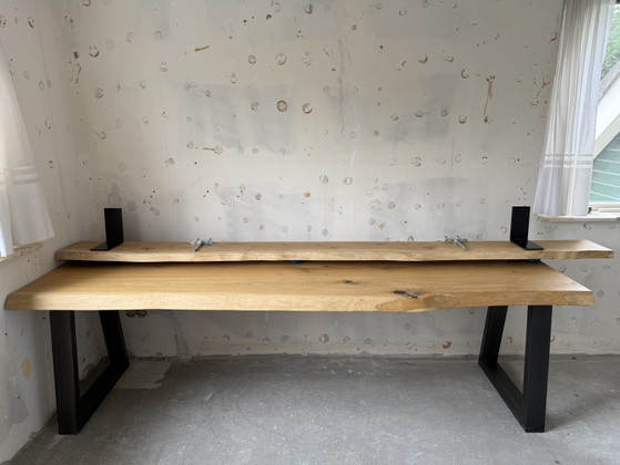 Image 1 of Scrivania in rovere massello con base in acciaio (con mensola a muro opzionale)