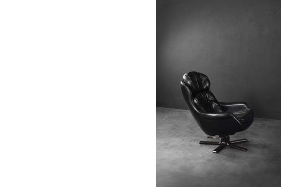 Image 1 of Poltrona girevole vintage in pelle nera, stile scandinavo moderno di metà secolo, anni '70