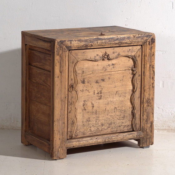 Shanxi low cabinet in elm with carved door – China, circa 1930 – Sideboard cabinet, Iron (photo 4 of 40)