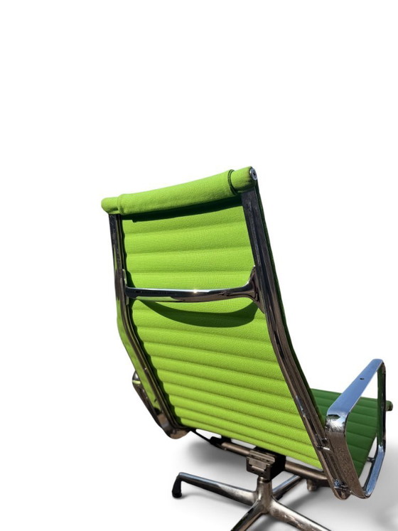 Auténtica butaca EA 124 y otomana EA 125 de Charles & Ray Eames (Vitra) - Verde – Sillones reclinables (photo 17 of 20)