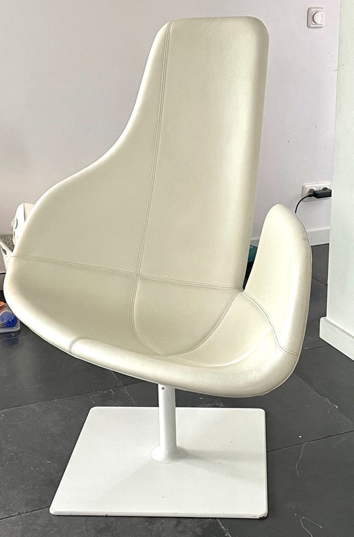 Poltrona girevole Moroso Fjord Relax in pelle bianca, gamba bianca