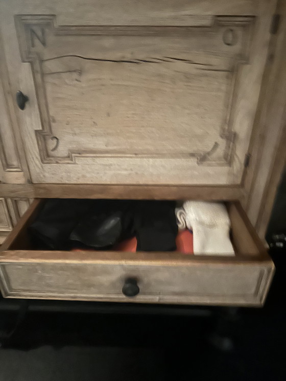 Image 1 of Aparador antiguo con un toque moderno