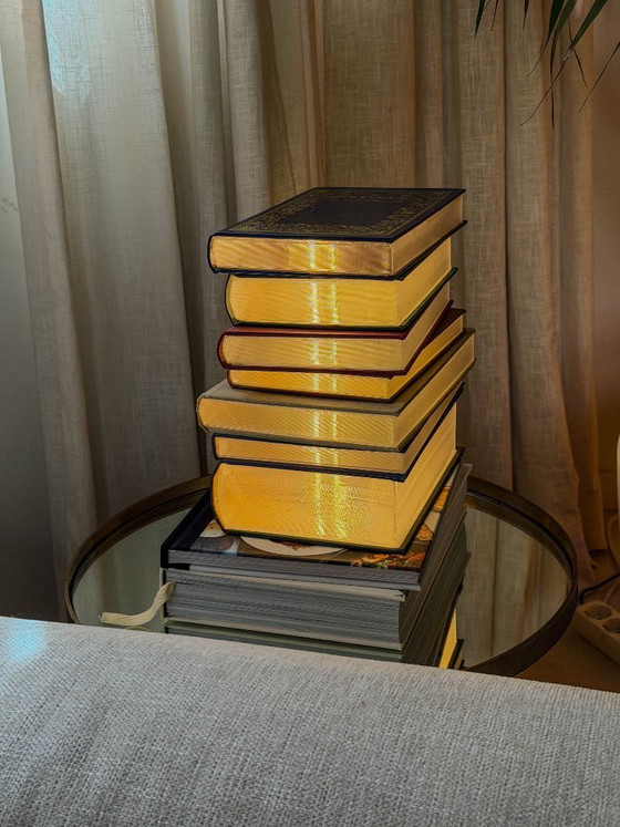 Bücherlampe – ENZI Design, Tischlampen, Papier, Kunststoff (photo 3 of 5)