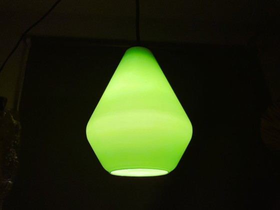 Image 1 of Groene opaline glazen traanvormige hanglamp