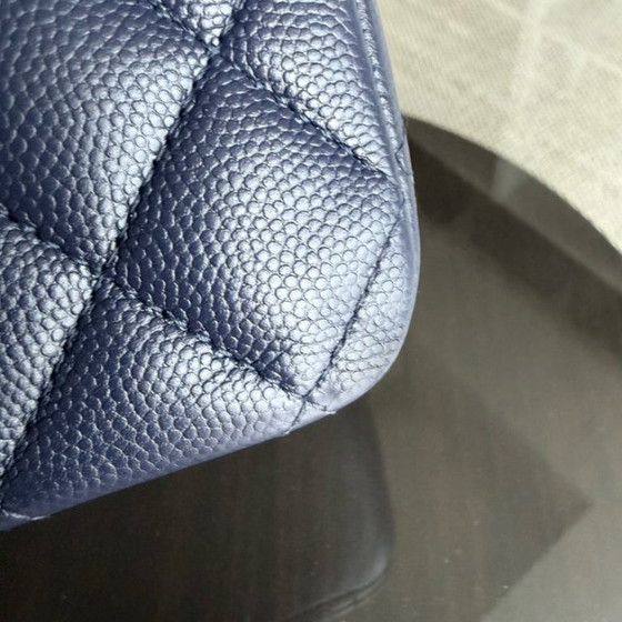 Image 1 of Chanel Classic Flap Medium - Caviar 25CM Gewatteerd Donker Middernachtblauw Gouden Hardware Serie 31