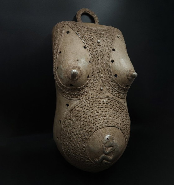 Image 1 of Arte africana • Maschera per il ventre Ndimu • Makonde • Tanzania • Alluminio