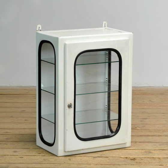 Armario médico antiguo, mueble de pared, década de 1970. – Armarios de pared, Glass, Metal, Vintage (photo 3 of 11)