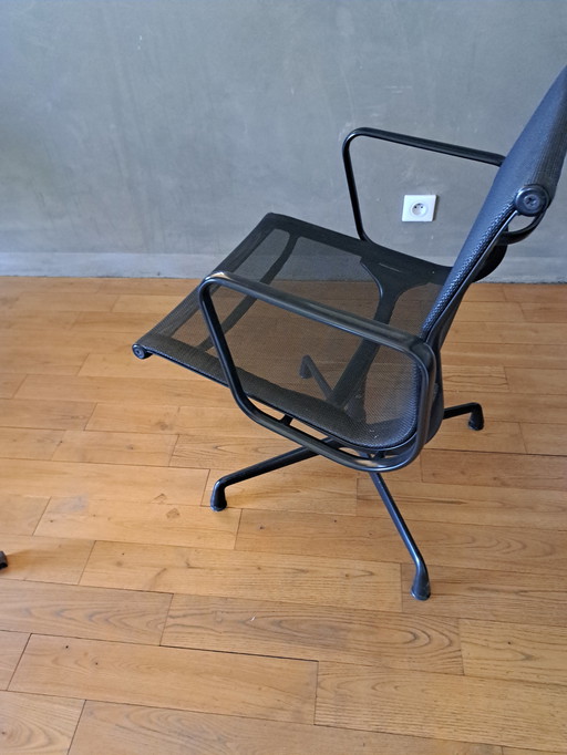 Vitra EA 101 chair, Charles & Ray Eames, 1958