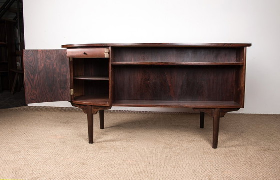 Image 1 of Bureau Danois ovale en palissandre par Gunni Omann 1960.