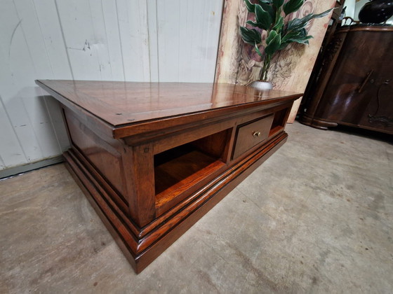 Image 1 of Klassischer Couchtisch aus dunkler Kirsche mit den Maßen 140x70cm und 40cm Höhe.