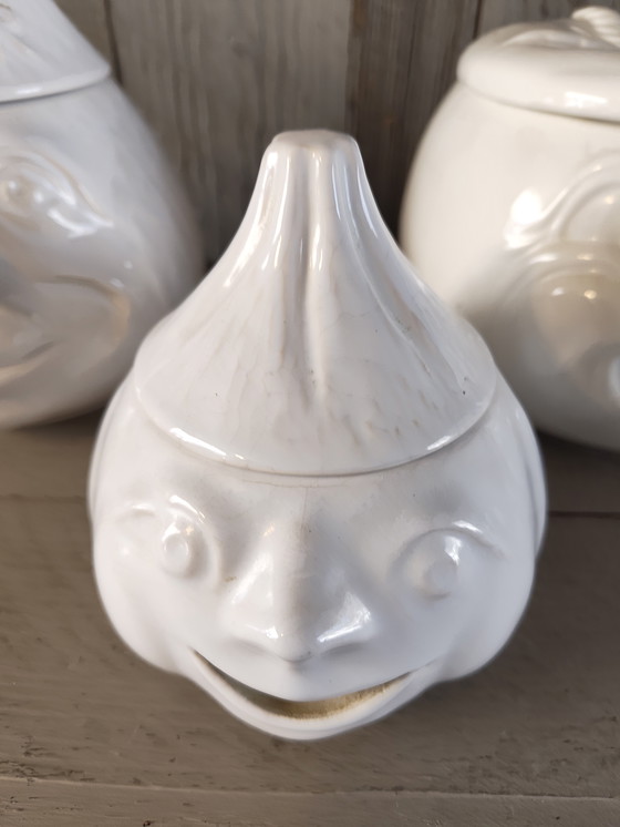 Image 1 of 3 bocaux de conservation anciens contenant de l'ail, du sucre et des tomates