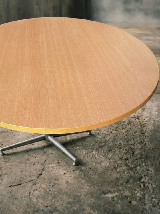 Image 1 of Artifort round table Ø100 – aluminum star base – design table