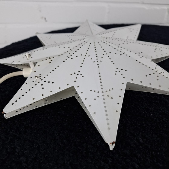 Image 1 of 3 étoiles de Noël vintage en métal perforé blanc des années 70
