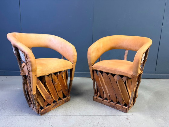 Set di 2 sedie da pranzo messicane in stile Art Populaire vintage, anni '70. – Leather, Wood (photo 2 of 11)