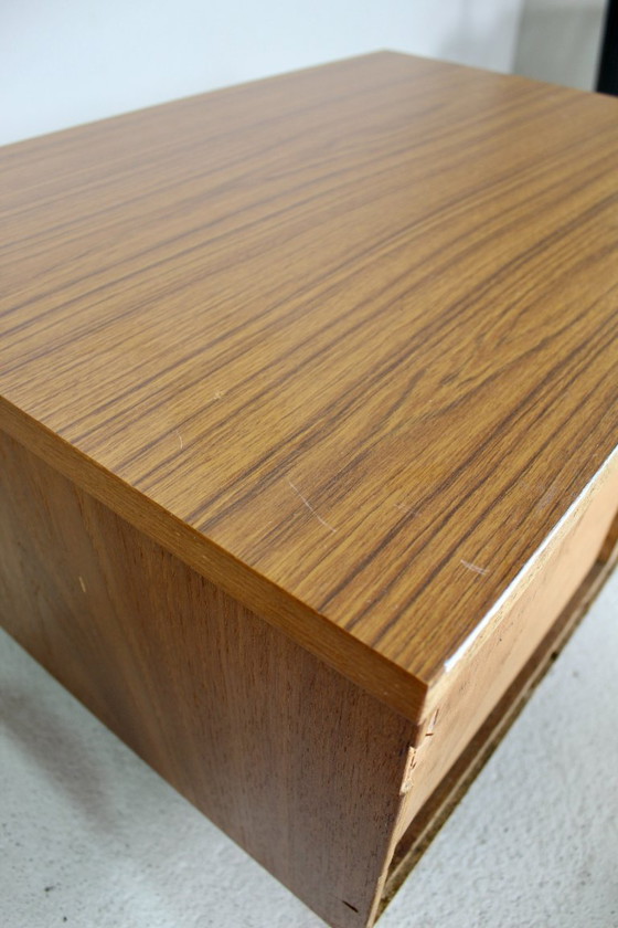 Image 1 of Ensemble vintage d'armoires suspendues