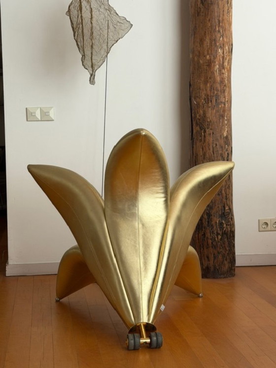 Image 1 of Edra Getsuen Pelle color oro. Design anniversario