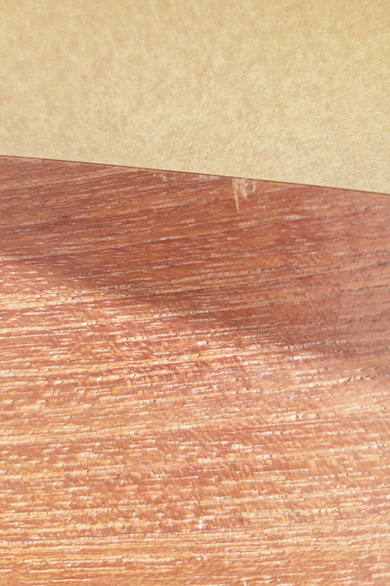 Image 1 of Plateau à sushis en teck, réalisé par Shigemichi Aomine pour le Conseil national des métiers d'art du Japon, vers 1960.