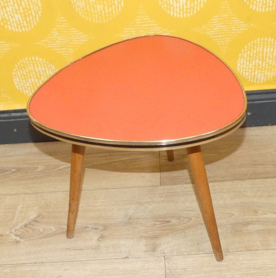 Image 1 of Taburete de flores original de los años 50 y 60 Resopal Rojo Ø34 H32 Mesa riñón con decoración retro