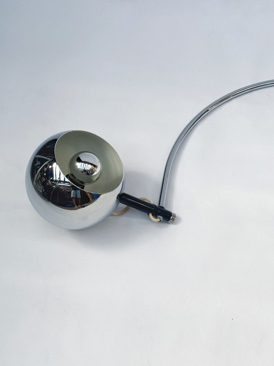 Image 1 of Seltene Herda-Bogenwandleuchte aus Chrom | Weltraumzeitalter | Mid-Century Modern